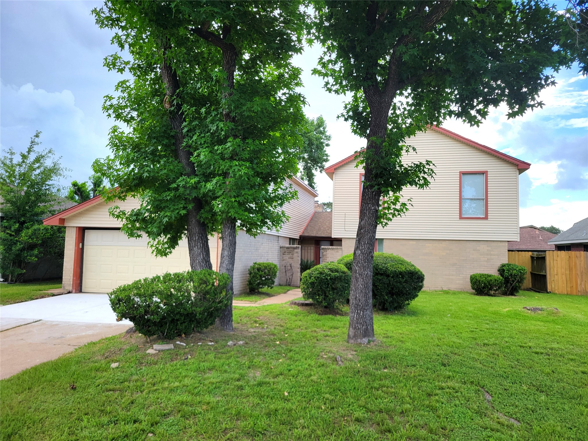 12811 Stillington Drive Property Photo 1