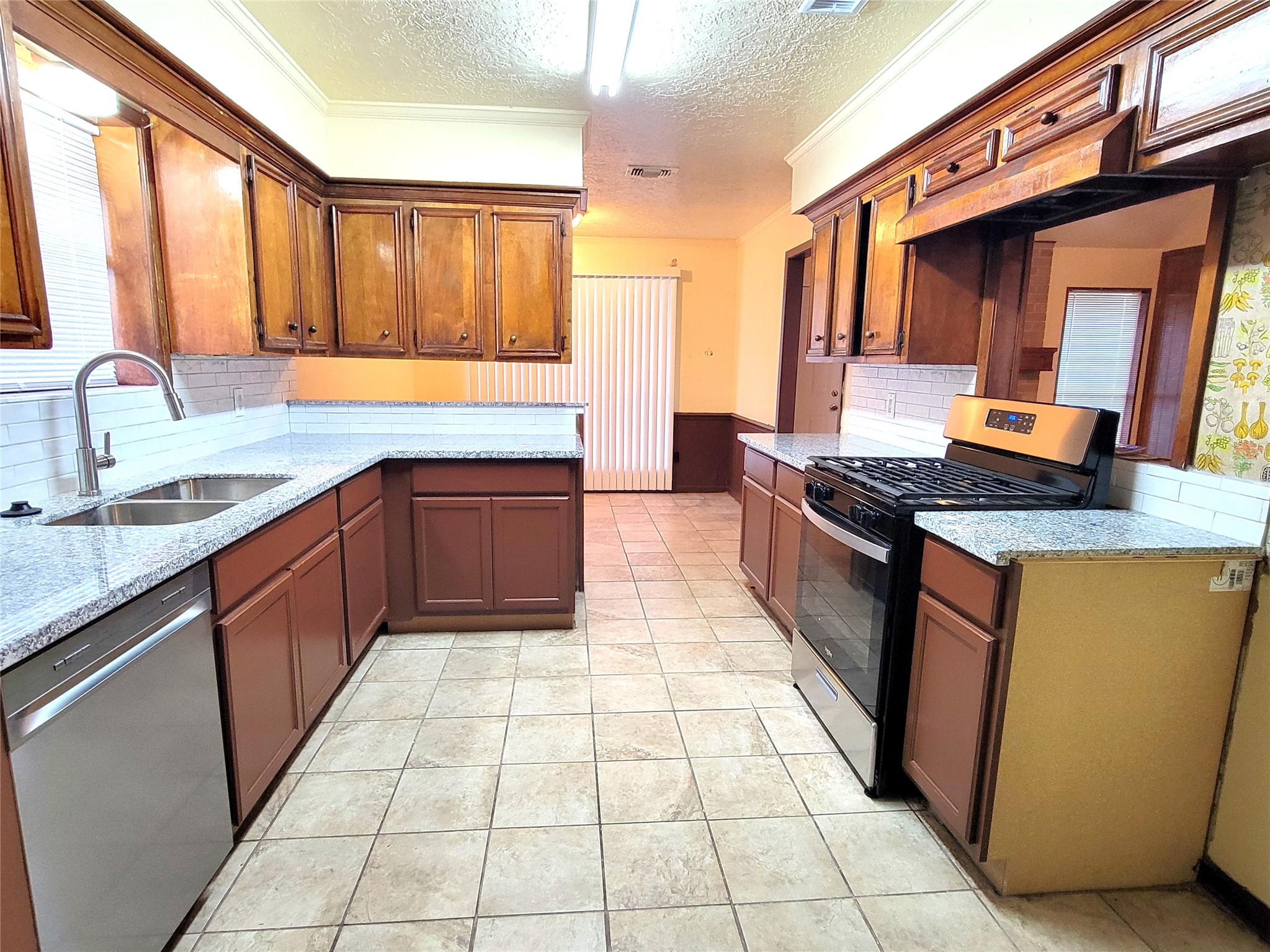 12811 Stillington Drive Property Photo 11