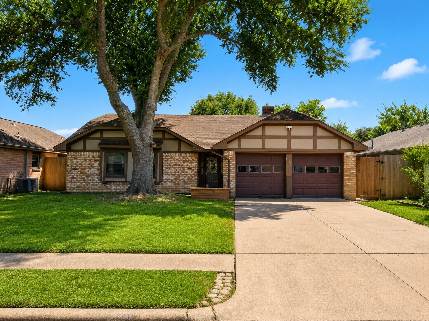 6107 Autumn Arbor Drive Property Photo 1