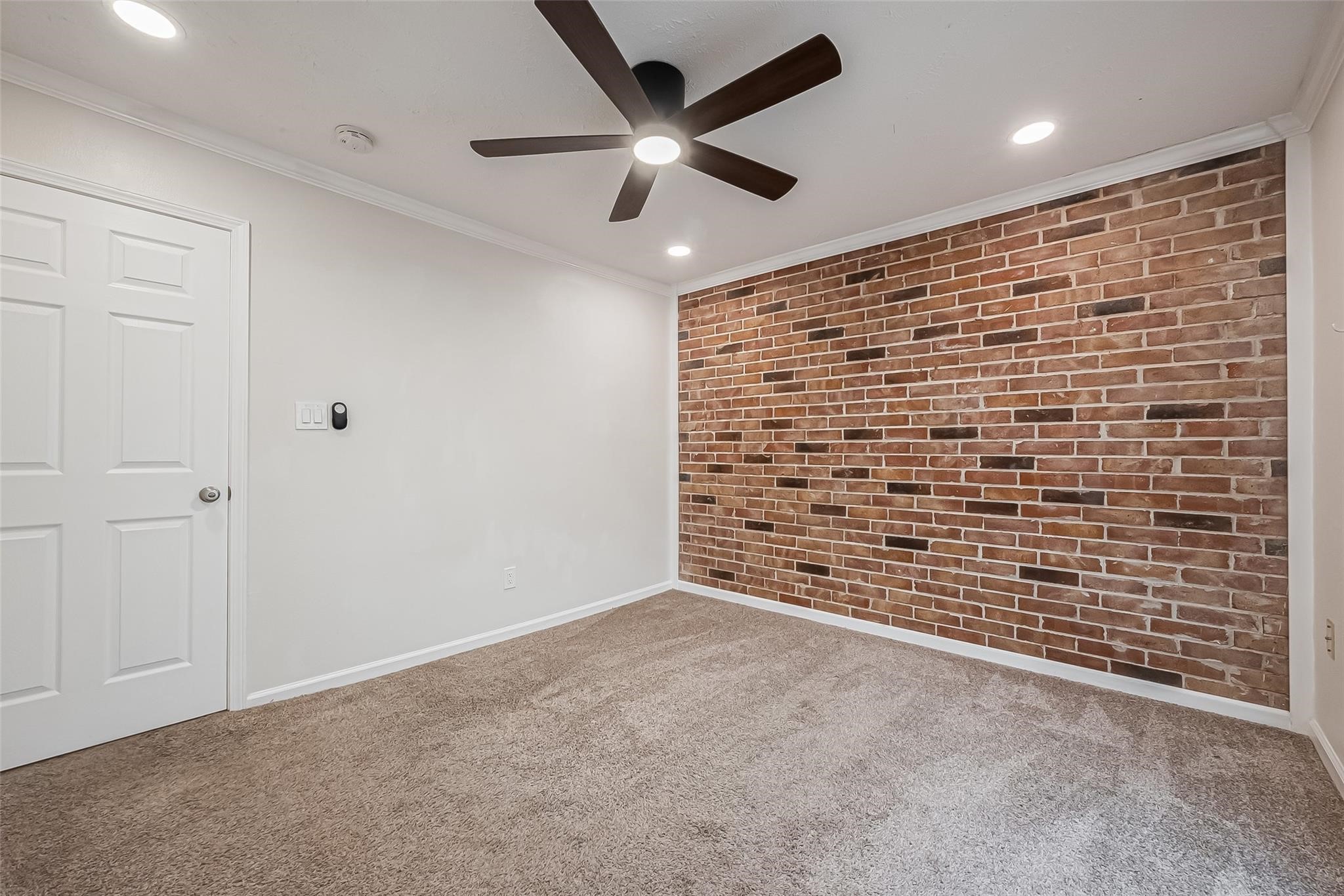 12 Hyde Park Blvd 7 Property Photo 10