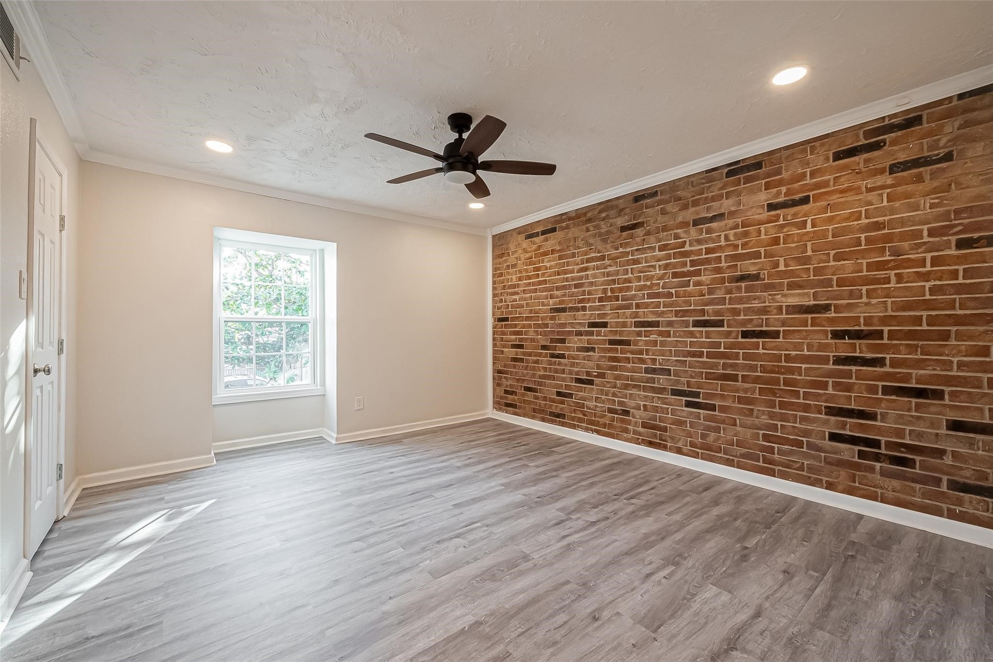 12 Hyde Park Blvd 7 Property Photo 14