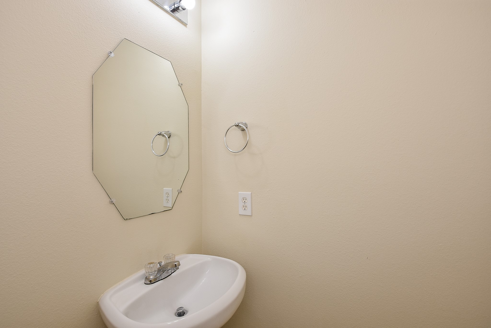23527 Maple View Drive Property Photo 6