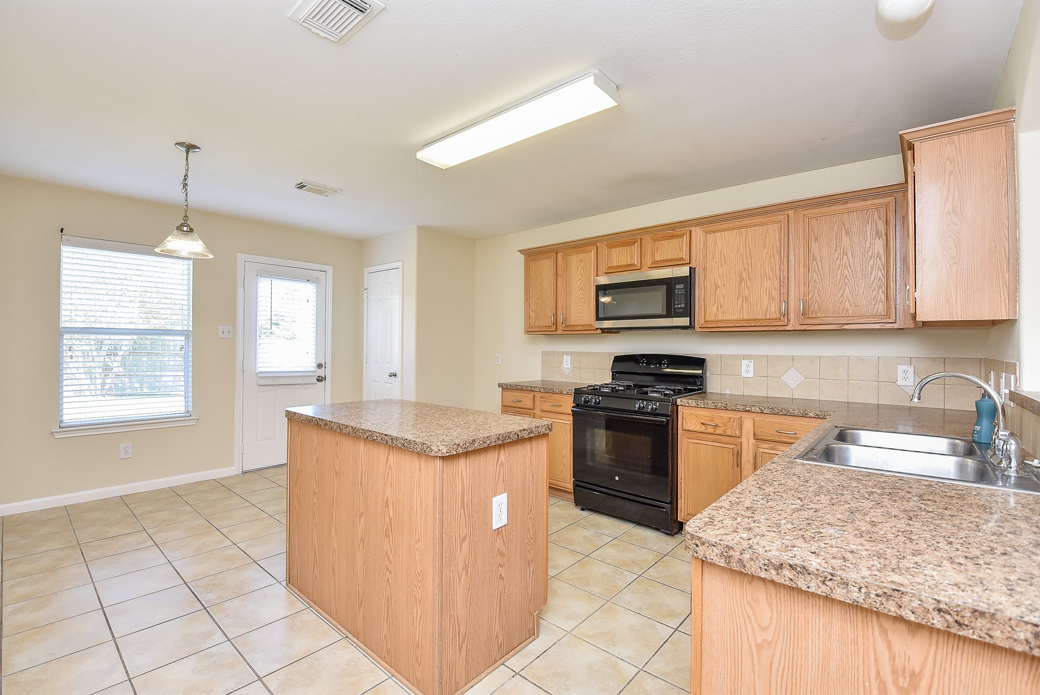 23527 Maple View Drive Property Photo 7