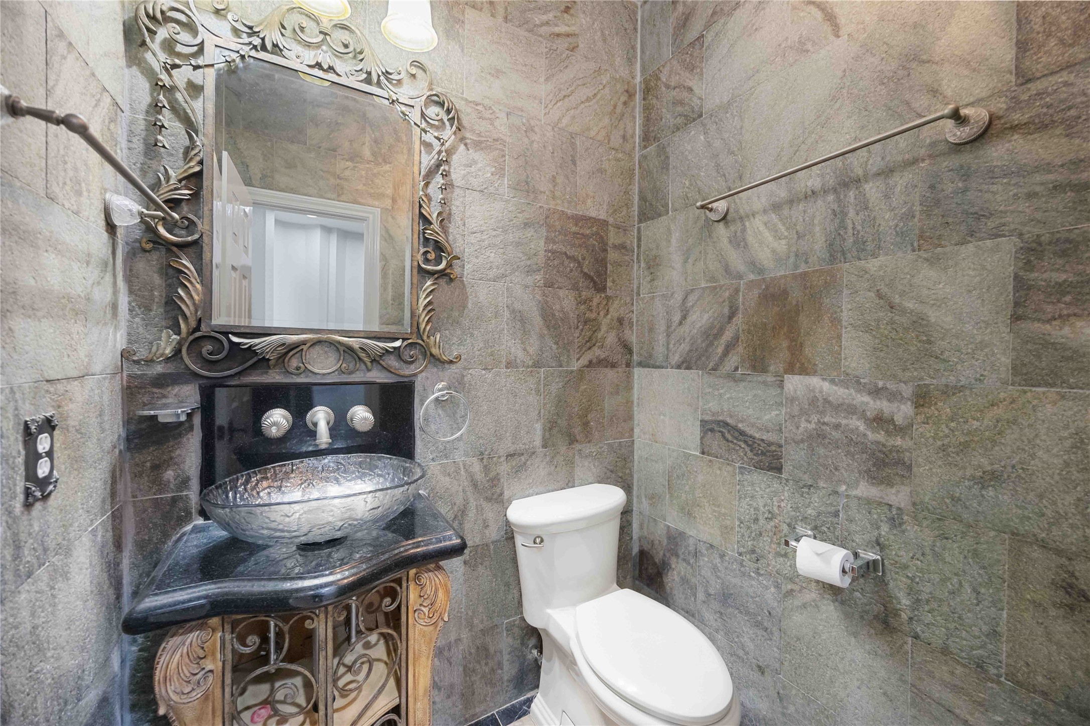 5906 Pendelton Place Drive Property Photo 11