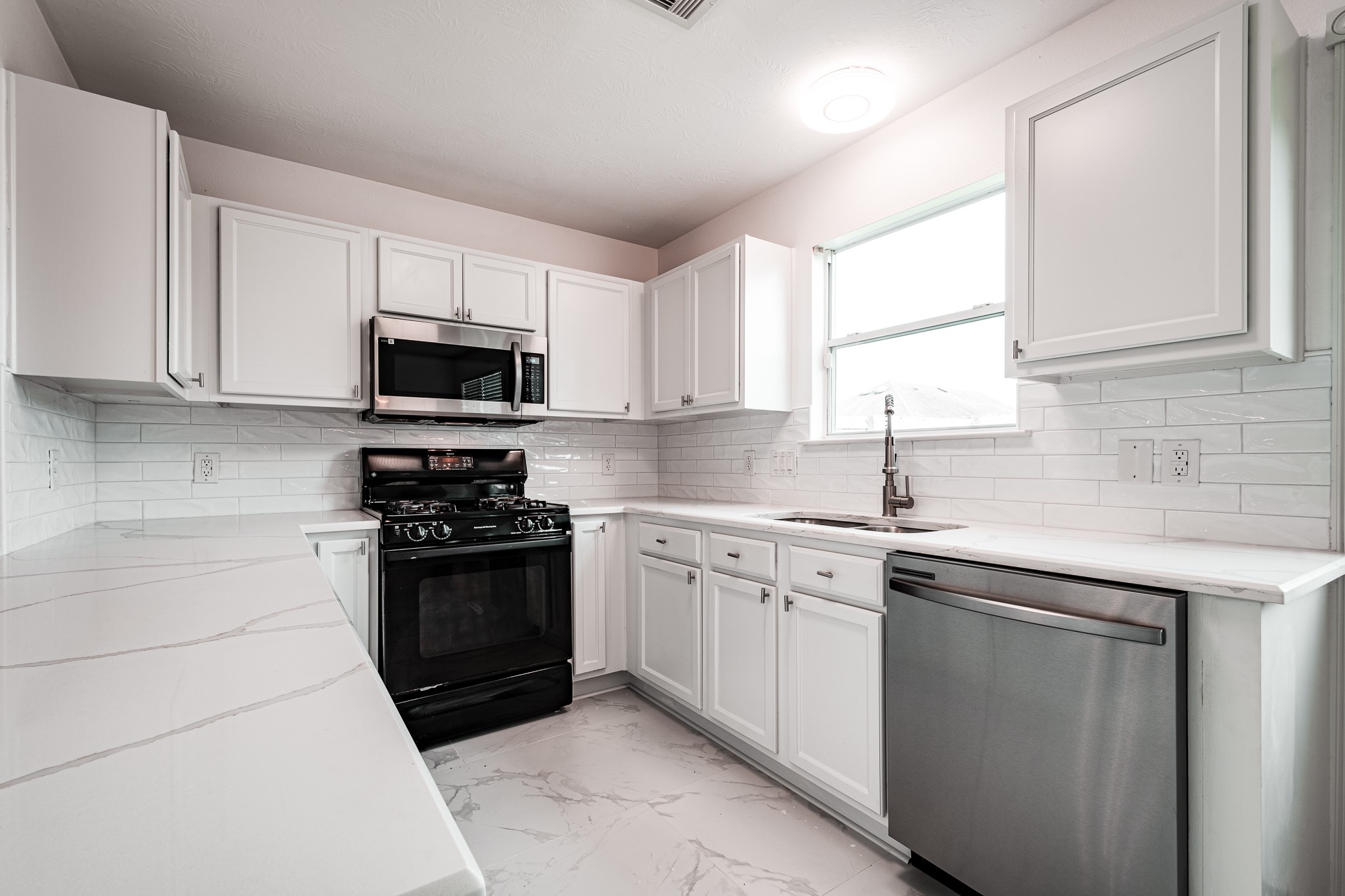 4435 Crossvine Avenue Property Photo 6