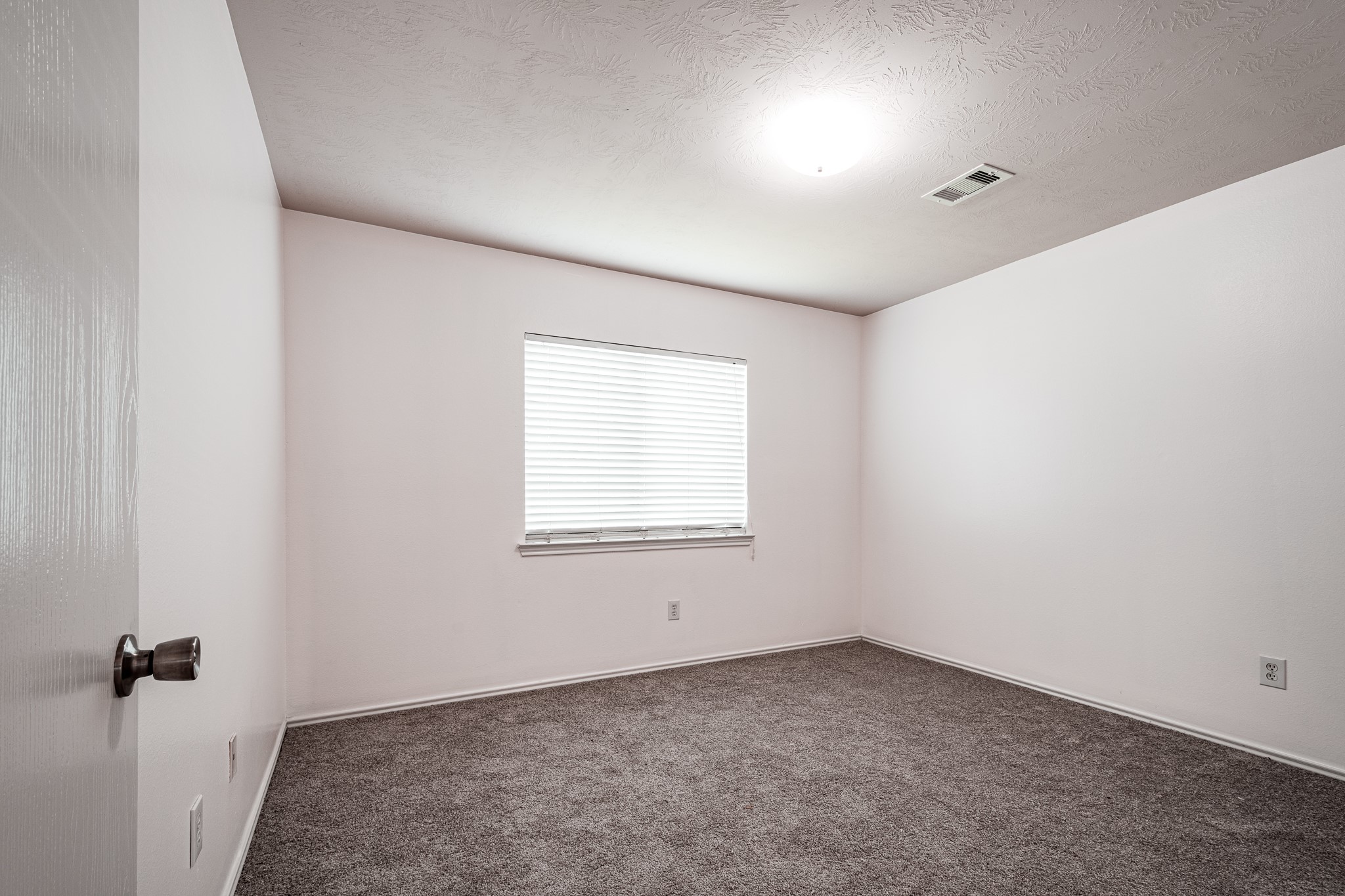 4435 Crossvine Avenue Property Photo 11