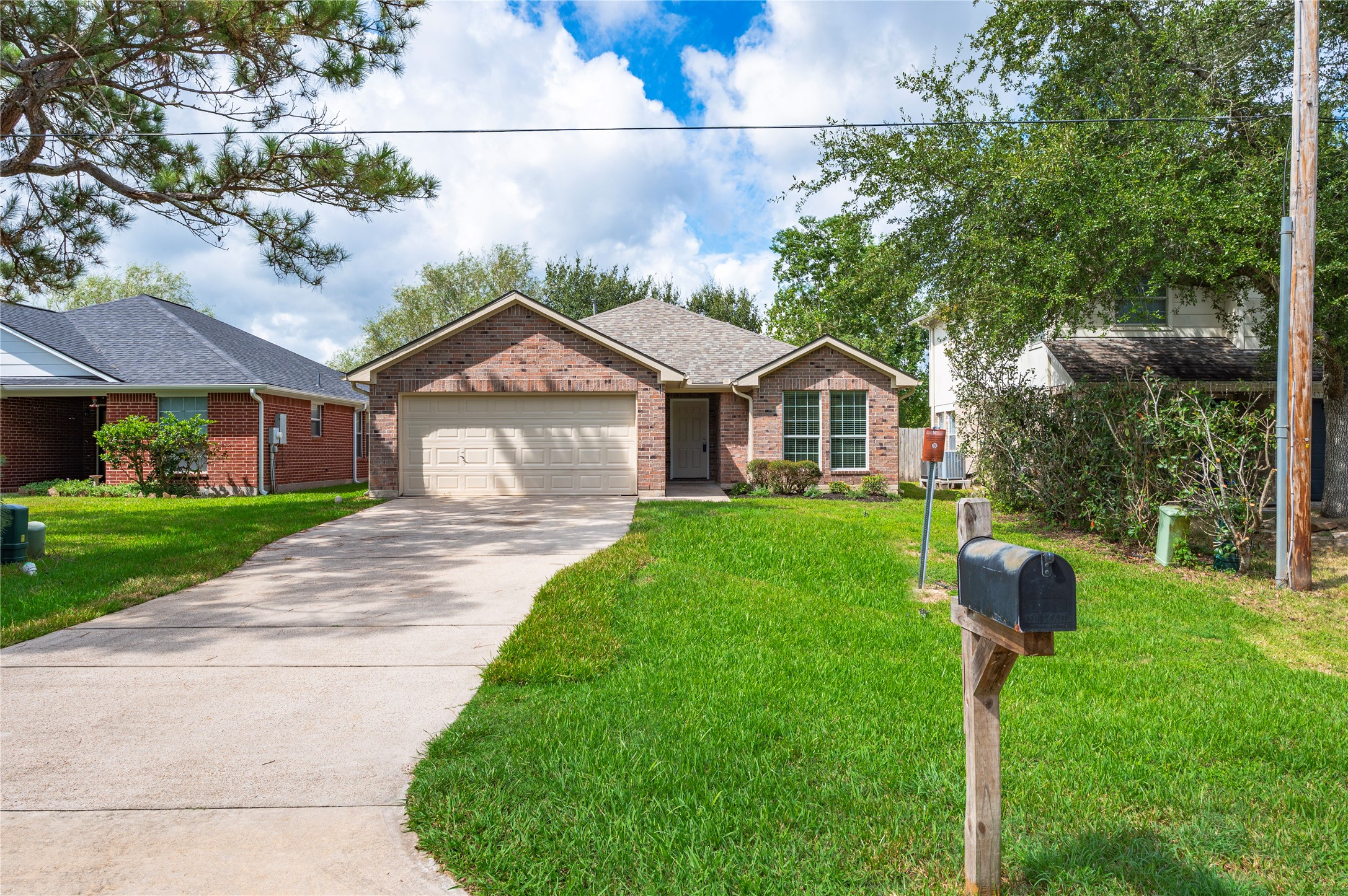 4337 Country Club Drive Property Photo 4