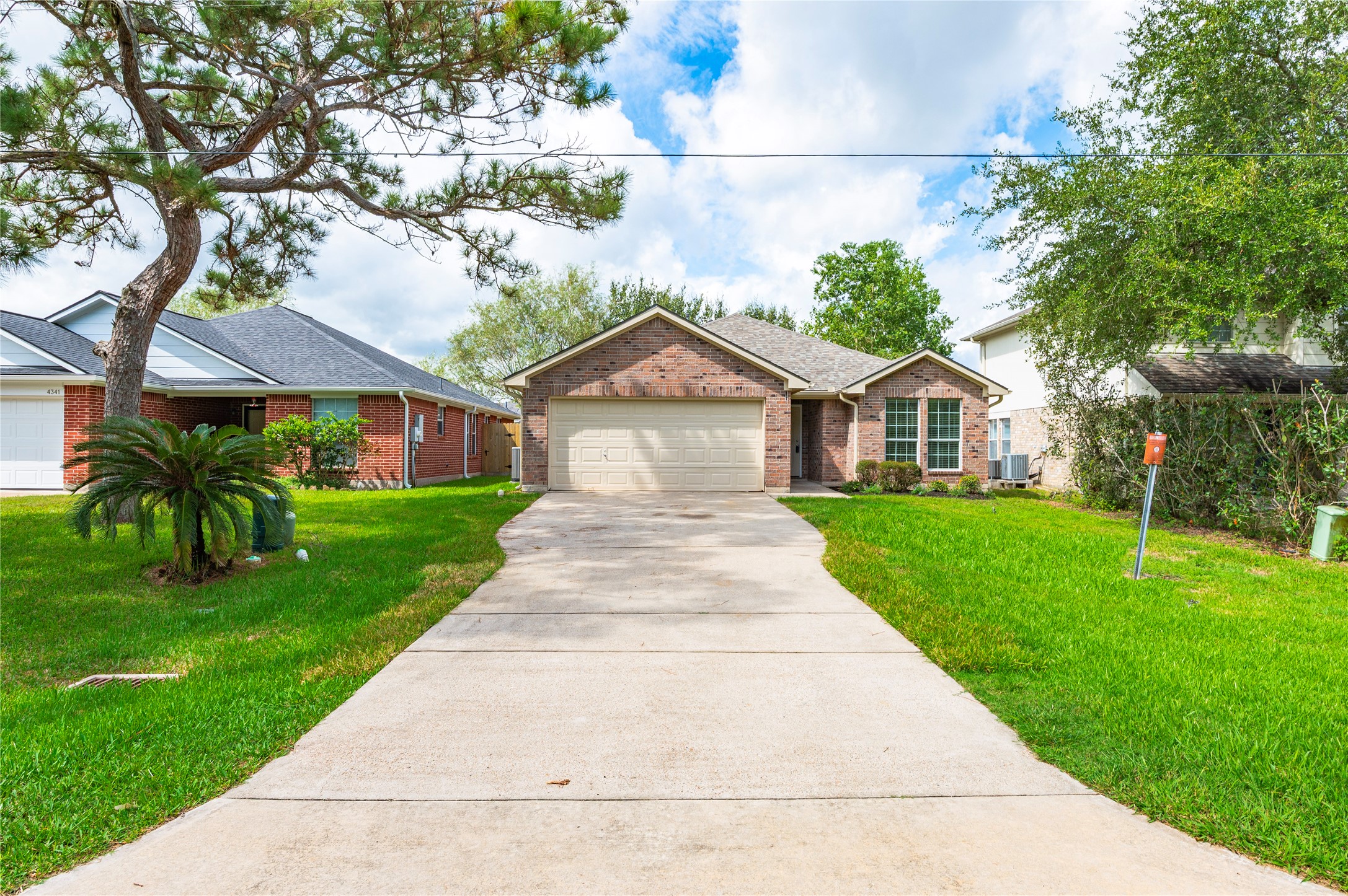 4337 Country Club Drive Property Photo 6