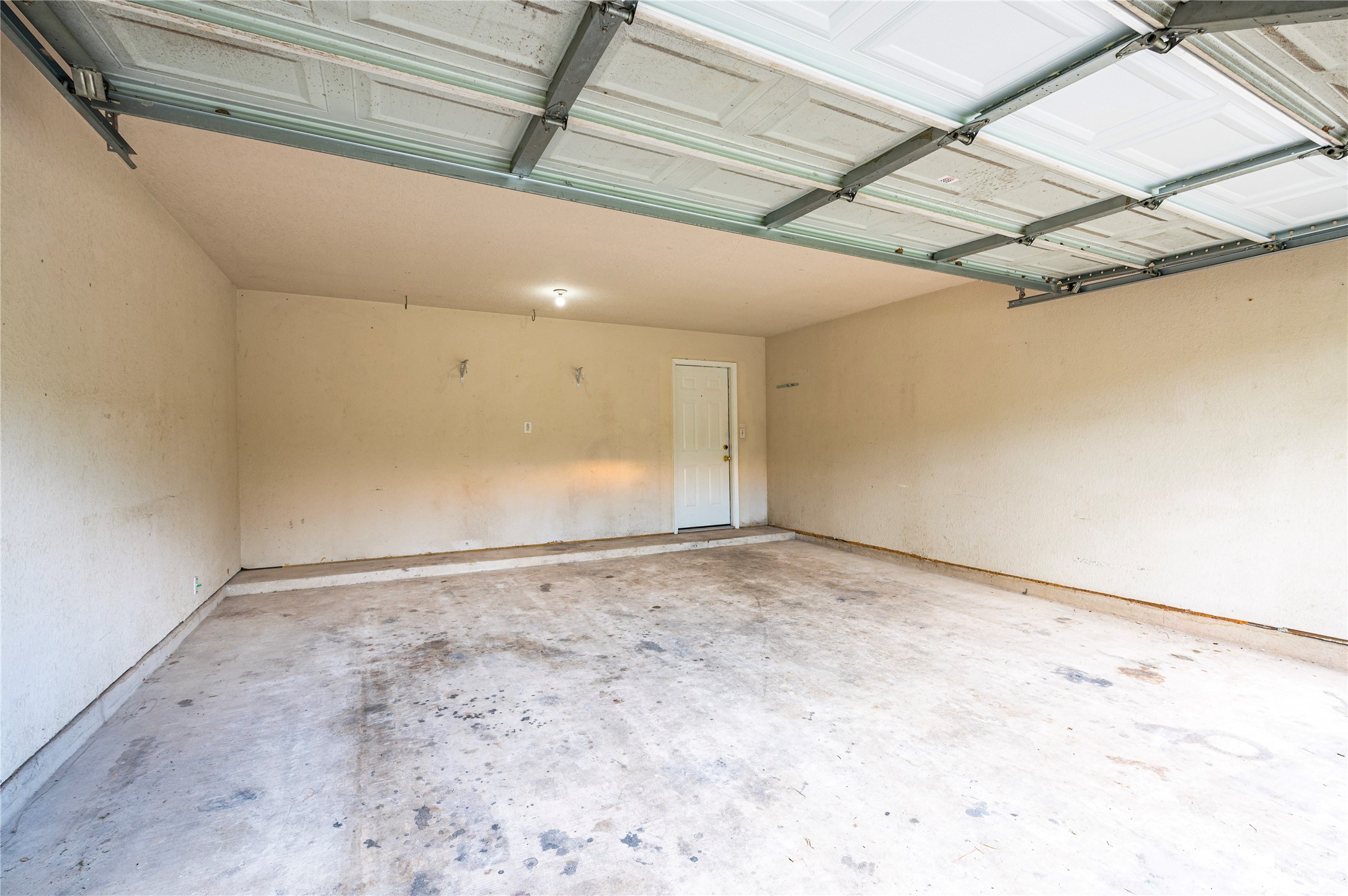 4337 Country Club Drive Property Photo 7