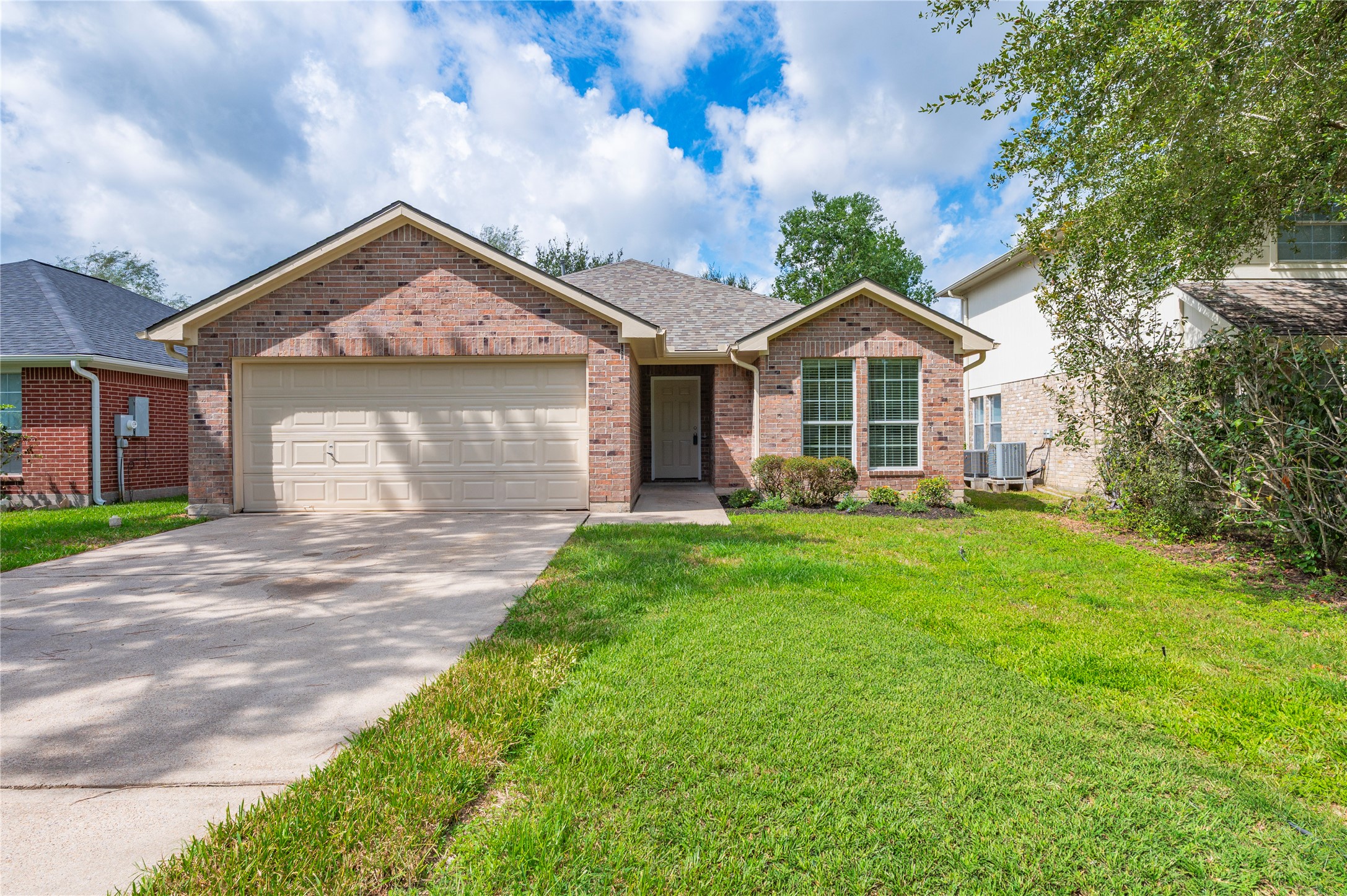 4337 Country Club Drive Property Photo 8