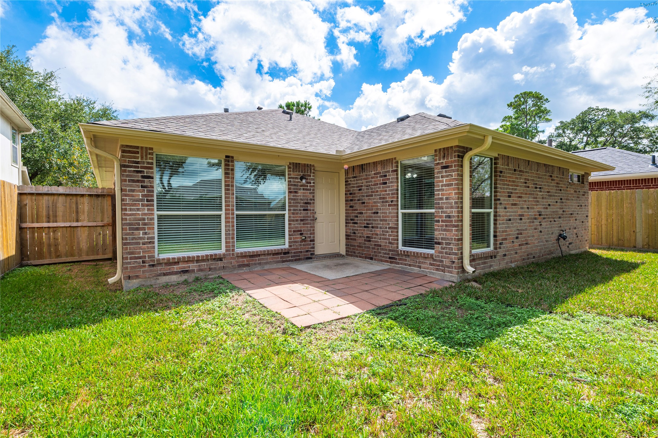 4337 Country Club Drive Property Photo 12