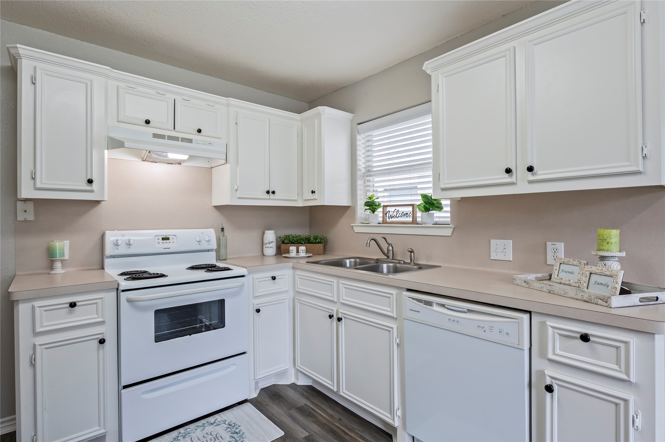 4337 Country Club Drive Property Photo 15