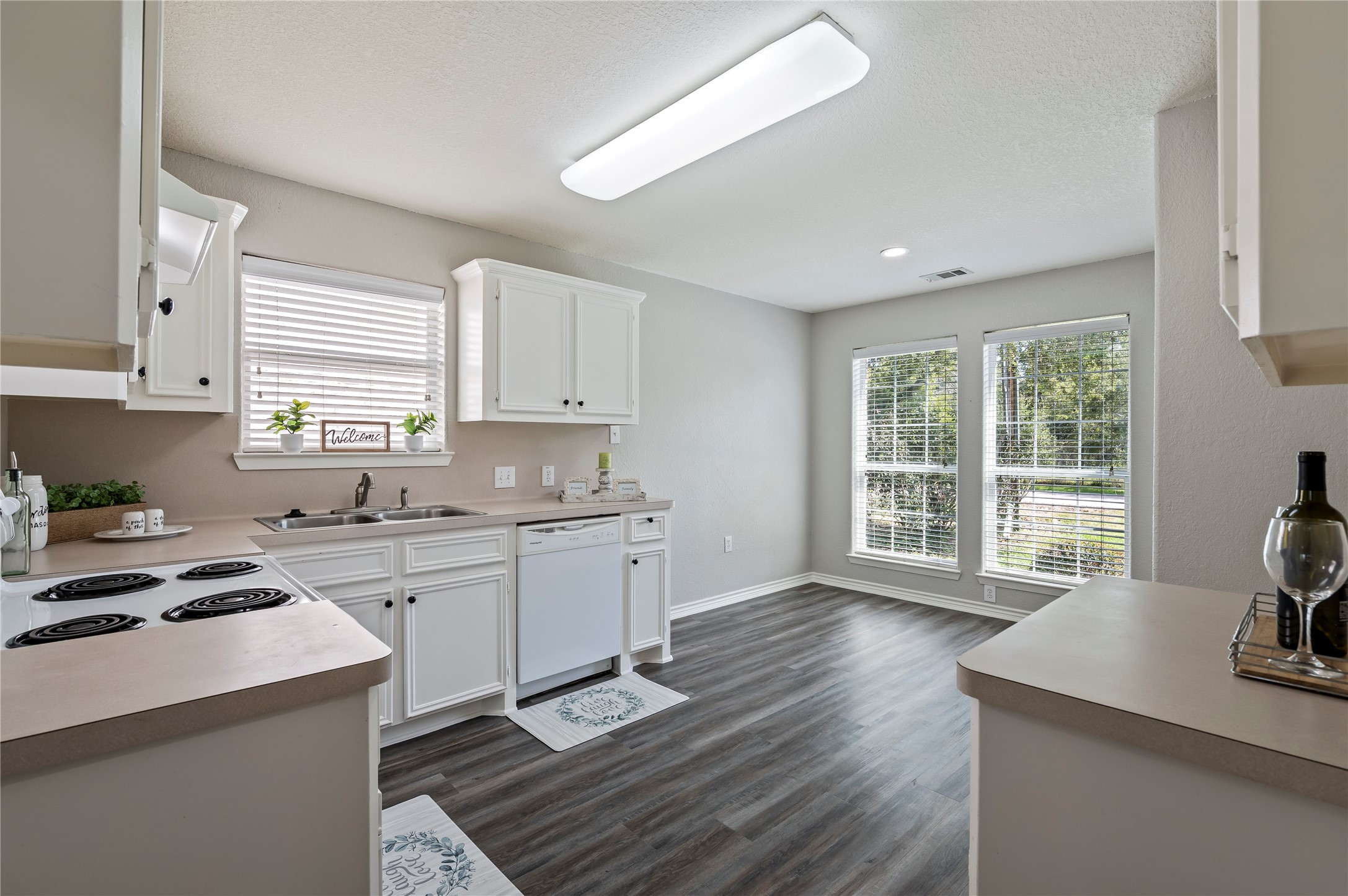 4337 Country Club Drive Property Photo 16