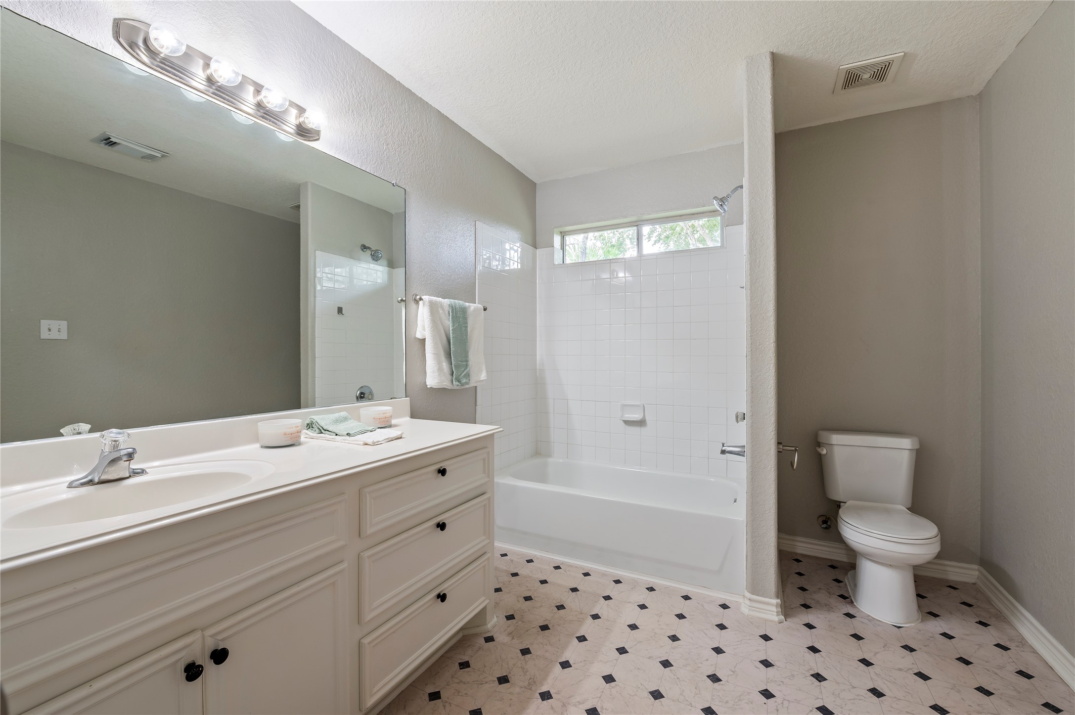 4337 Country Club Drive Property Photo 21