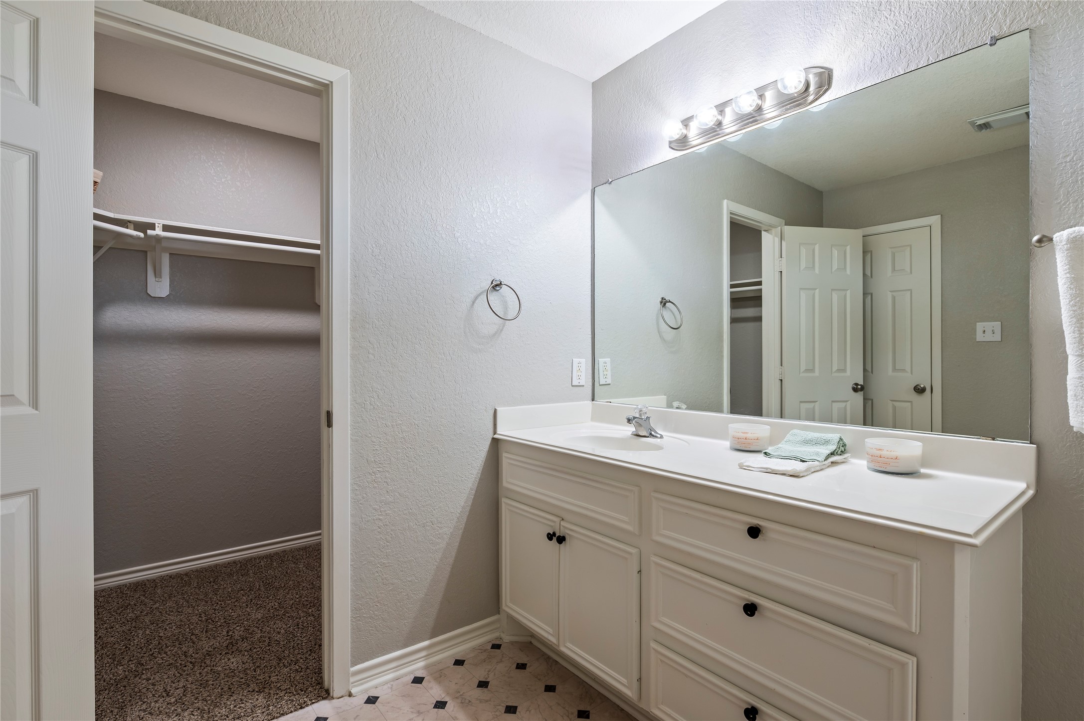 4337 Country Club Drive Property Photo 22