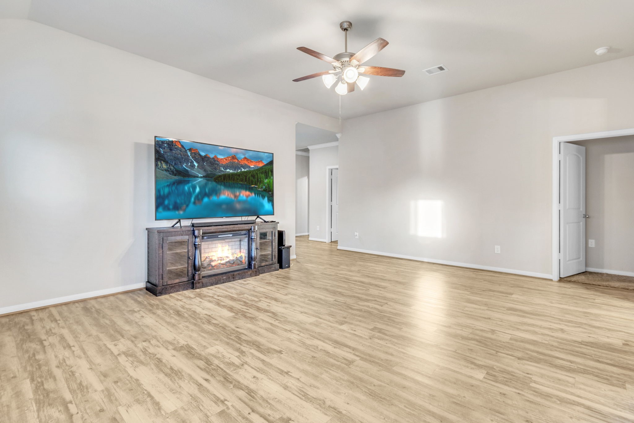 15056 Meadow Glen N Property Photo 5