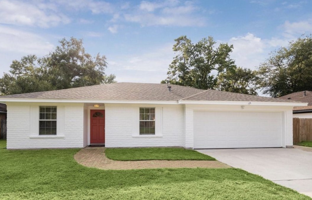 23103 Berry Pine Drive Property Photo 1