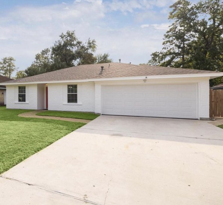 23103 Berry Pine Drive Property Photo 2