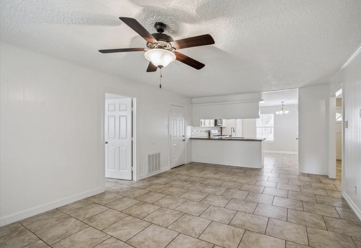 23103 Berry Pine Drive Property Photo 5