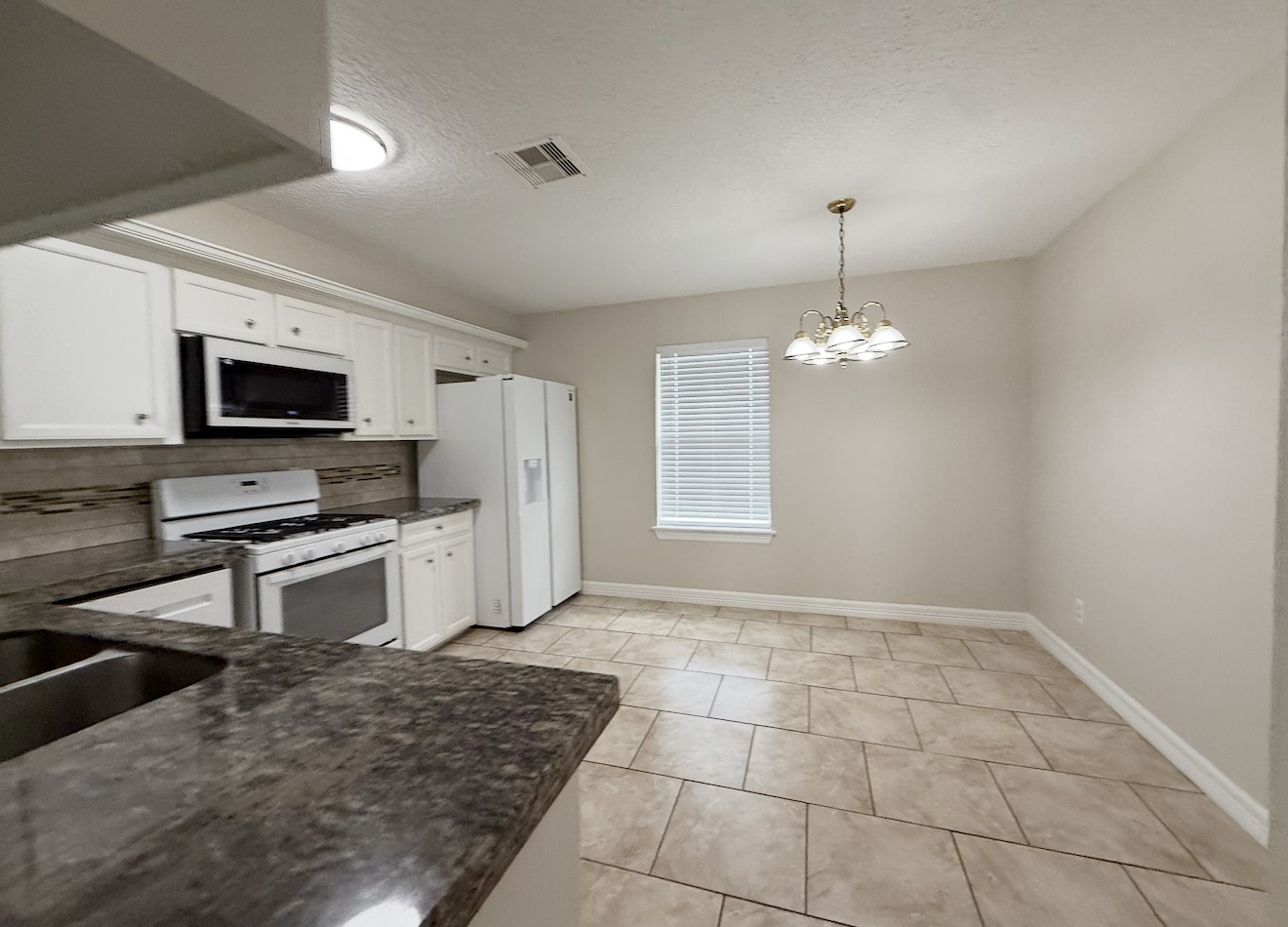 23103 Berry Pine Drive Property Photo 7