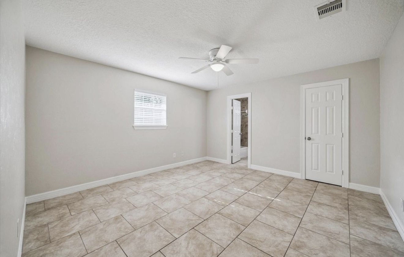 23103 Berry Pine Drive Property Photo 9