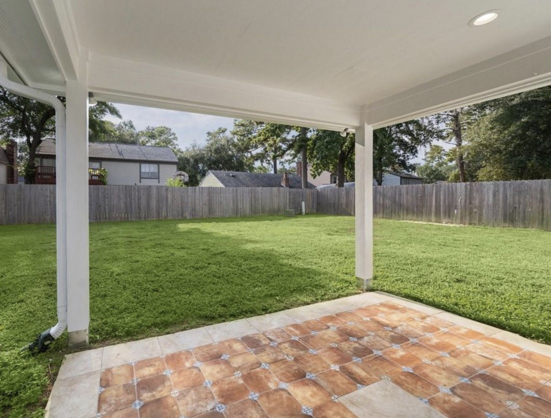 23103 Berry Pine Drive Property Photo 14