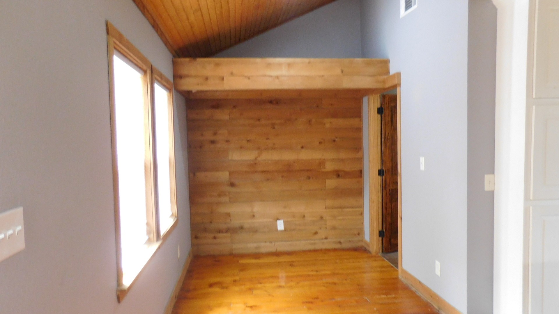000 Woodview Drive Property Photo 2