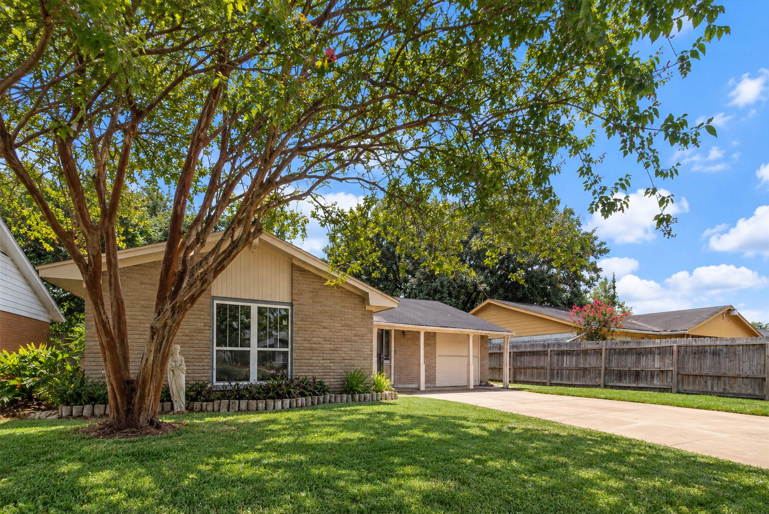 3719 Heatherbrook Drive Property Photo 3