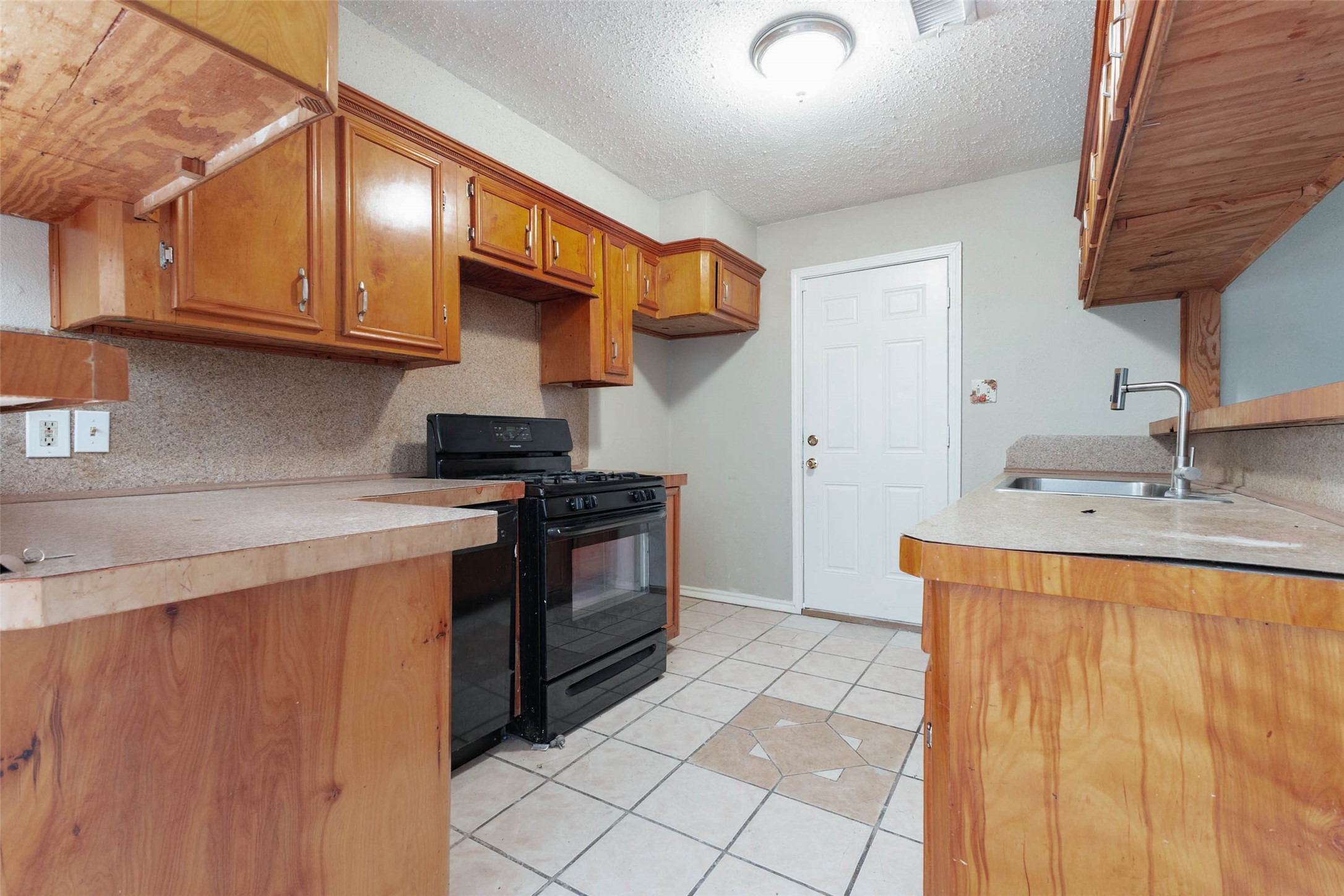 3719 Heatherbrook Drive Property Photo 15