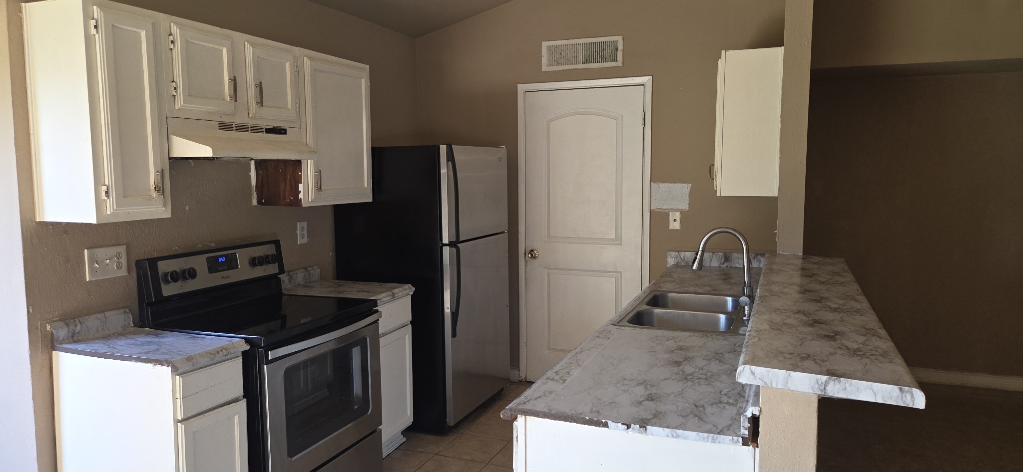 5620 Hollow Pines Drive Property Photo 7