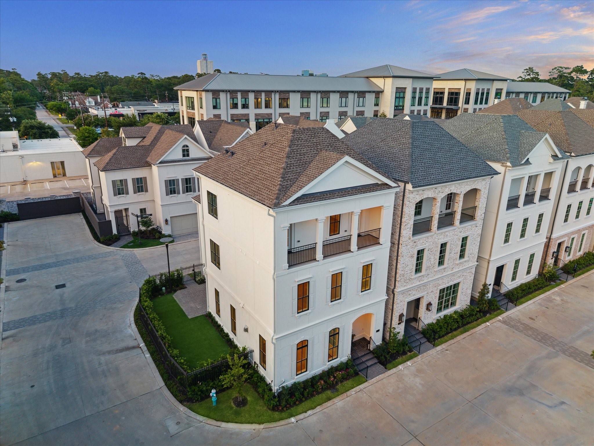 213 Sutton Row Place Property Photo 3