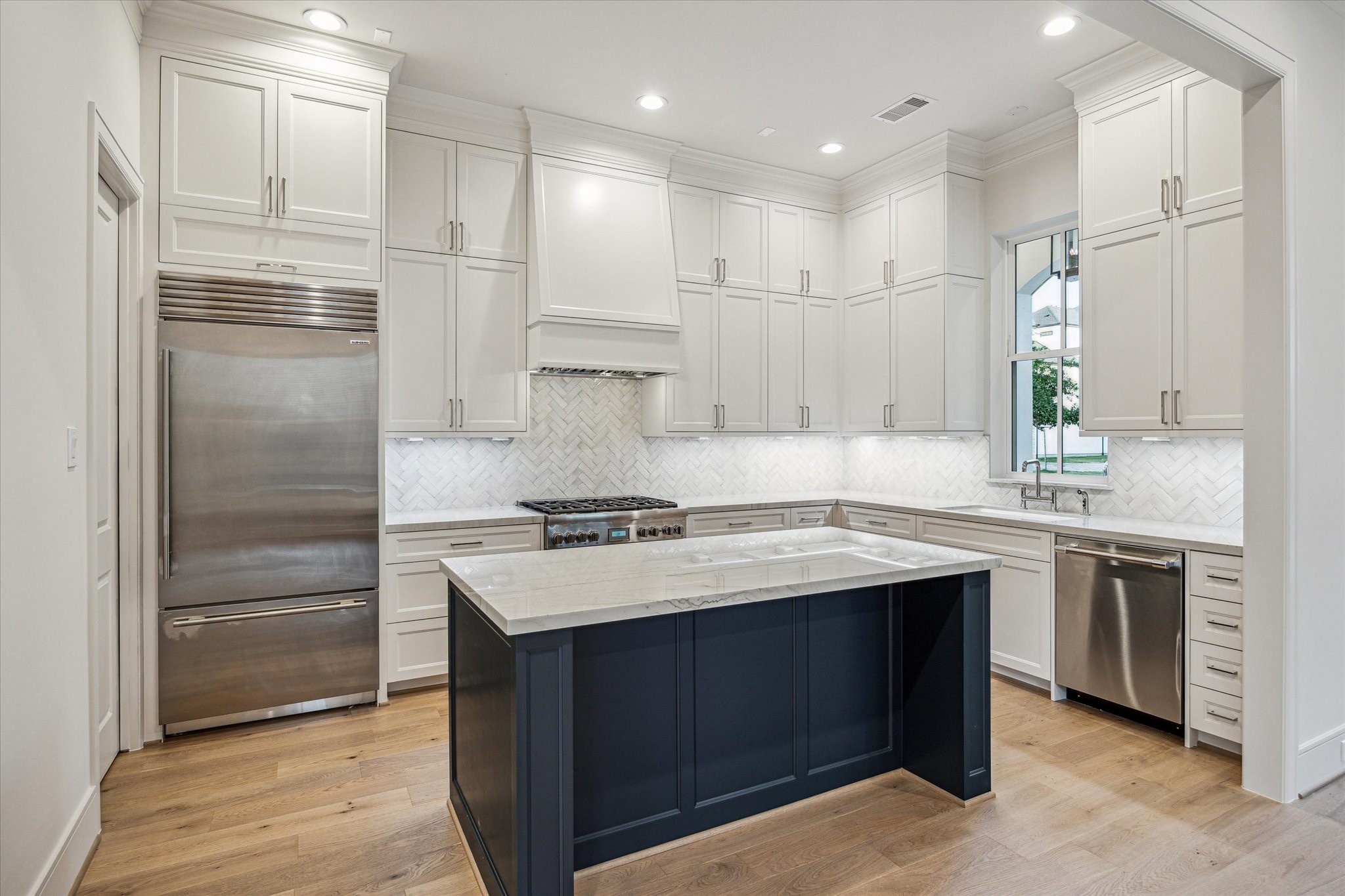 213 Sutton Row Place Property Photo 14