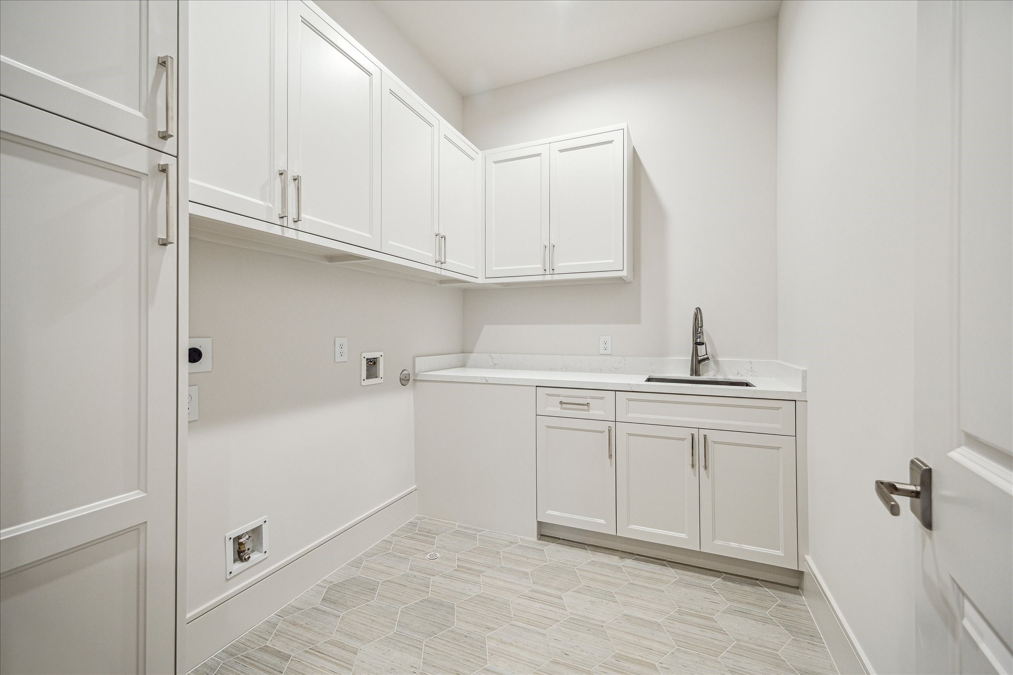 213 Sutton Row Place Property Photo 31