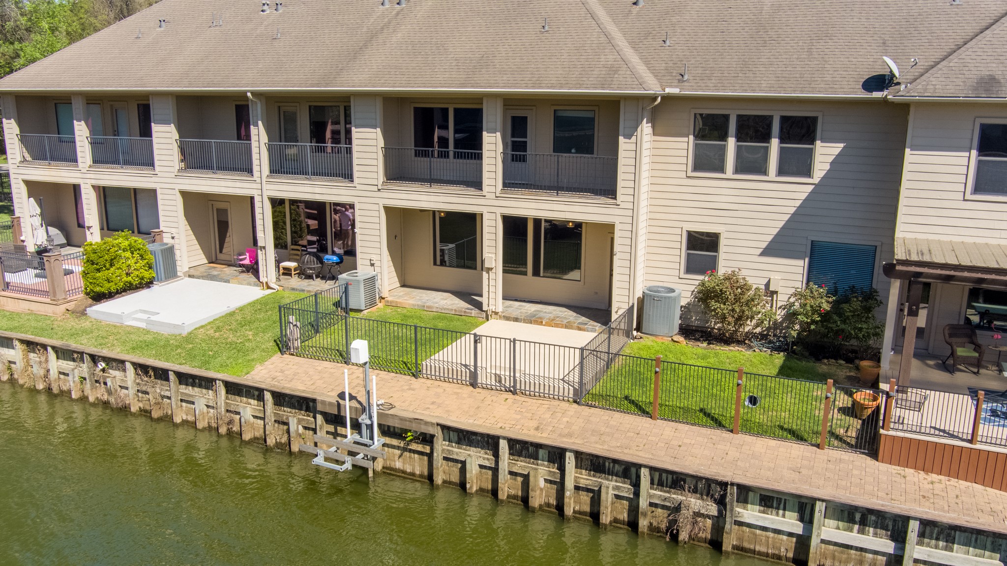 347 Old Aqua Landing E Property Photo 40