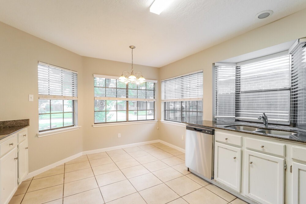 8619 Spring Green Drive Property Photo 7