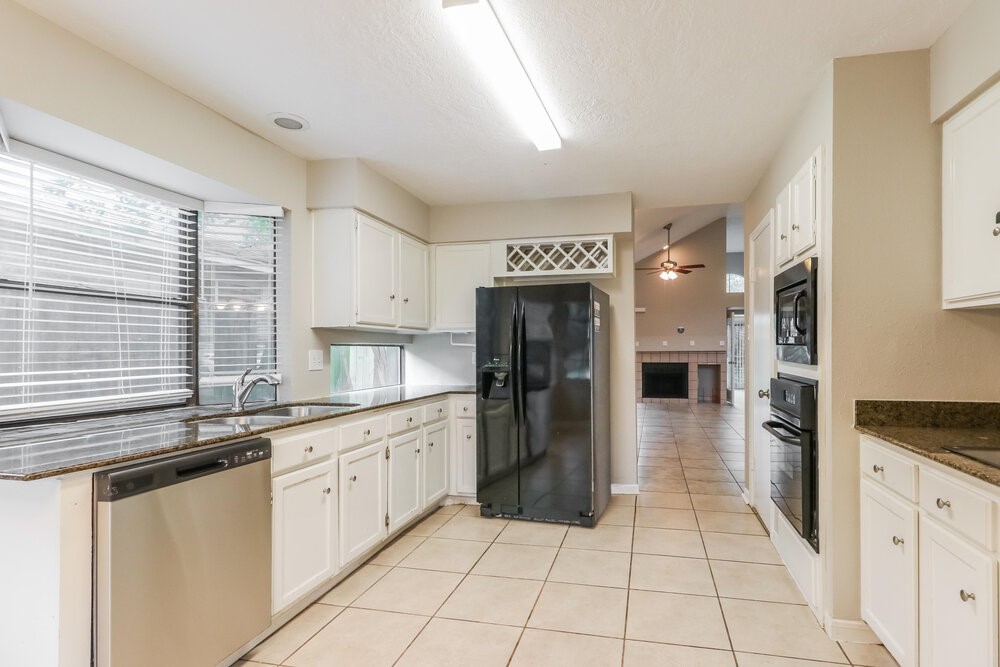 8619 Spring Green Drive Property Photo 8