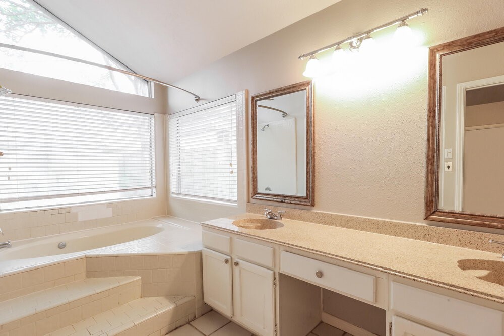 8619 Spring Green Drive Property Photo 12