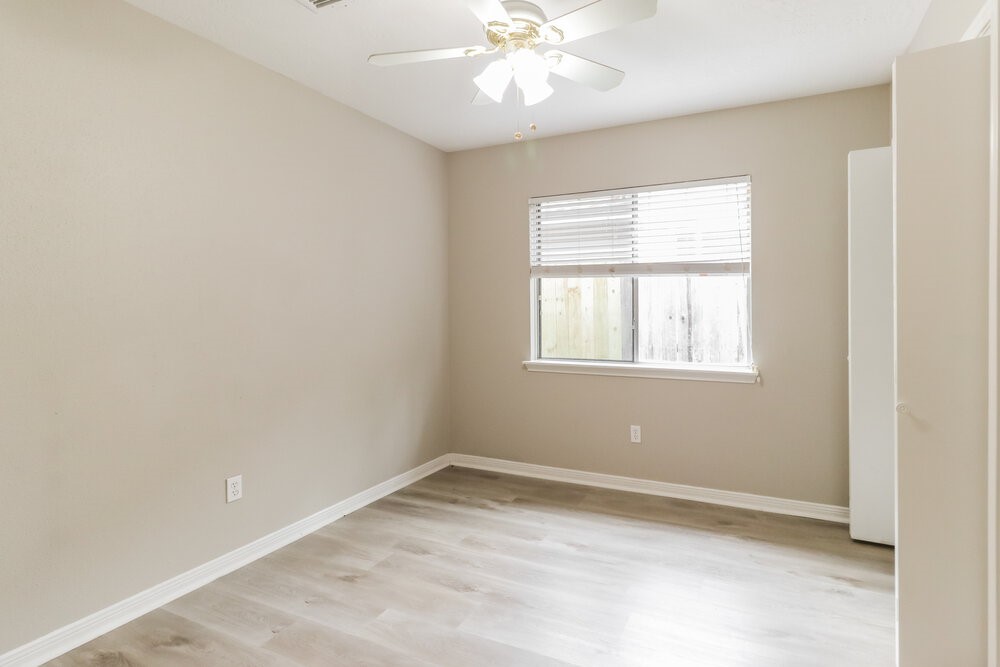 8619 Spring Green Drive Property Photo 13