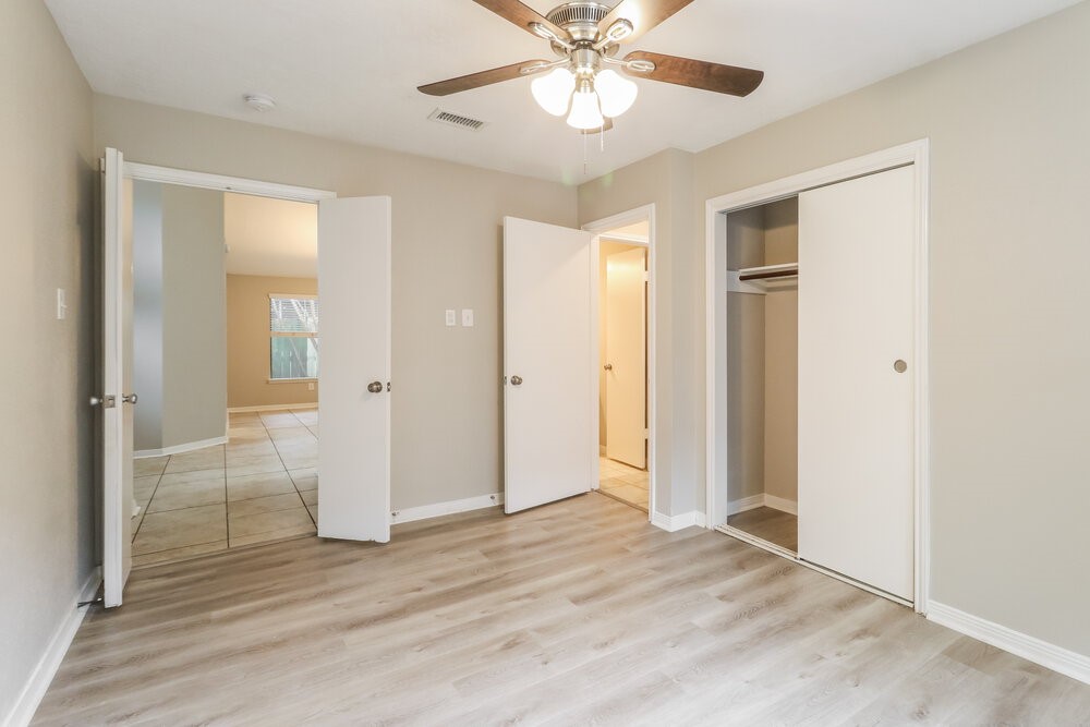 8619 Spring Green Drive Property Photo 14