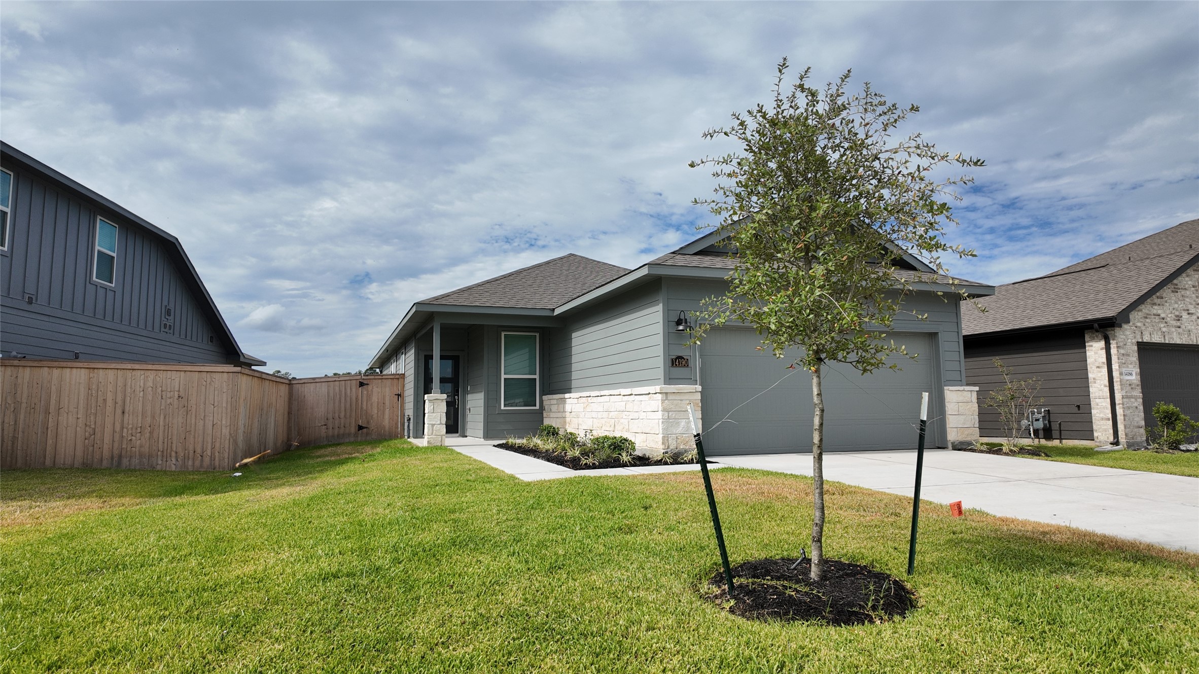 14190 Granger Pointe Lane Property Photo 2