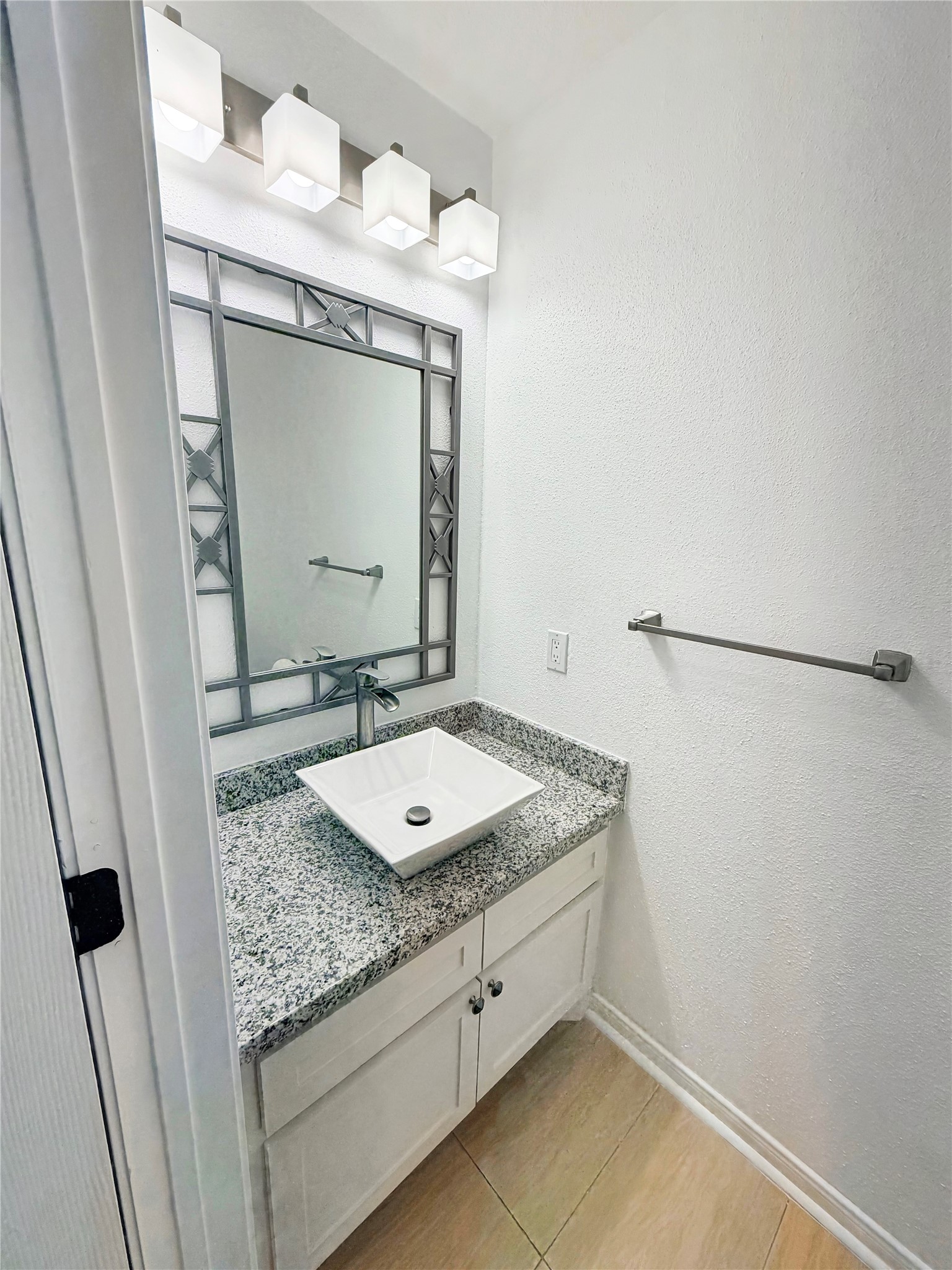 5702 E Towerglen Loop Property Photo 8