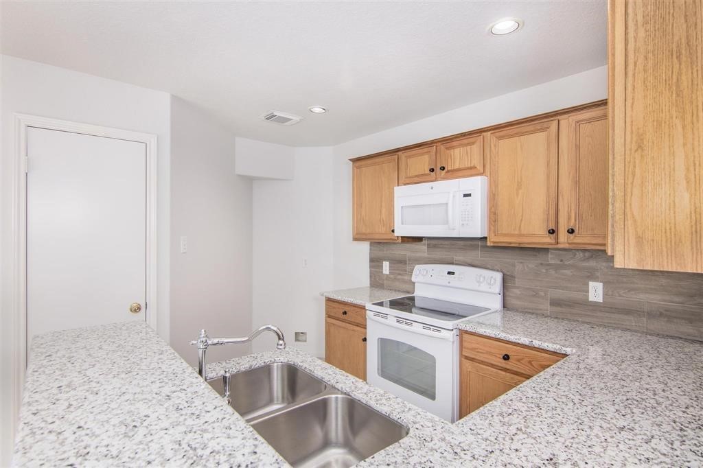9811 S Galwan Circle Property Photo 6