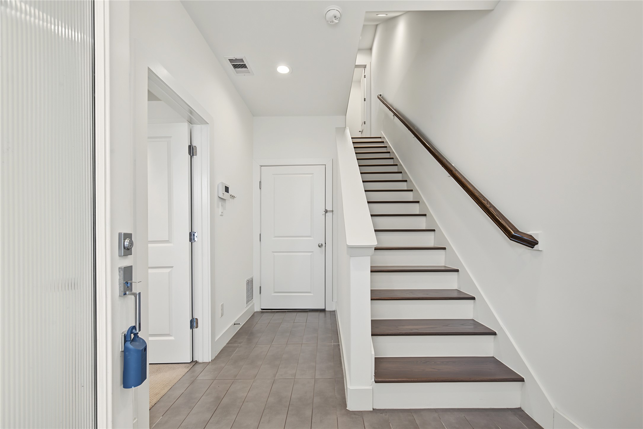 2208 Mcgowen Street Property Photo 3