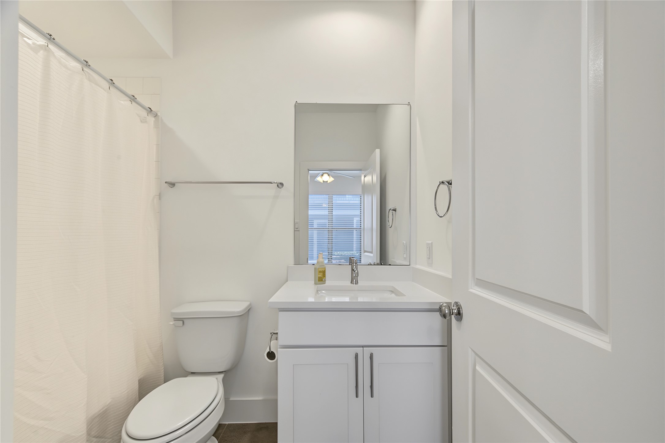 2208 Mcgowen Street Property Photo 6
