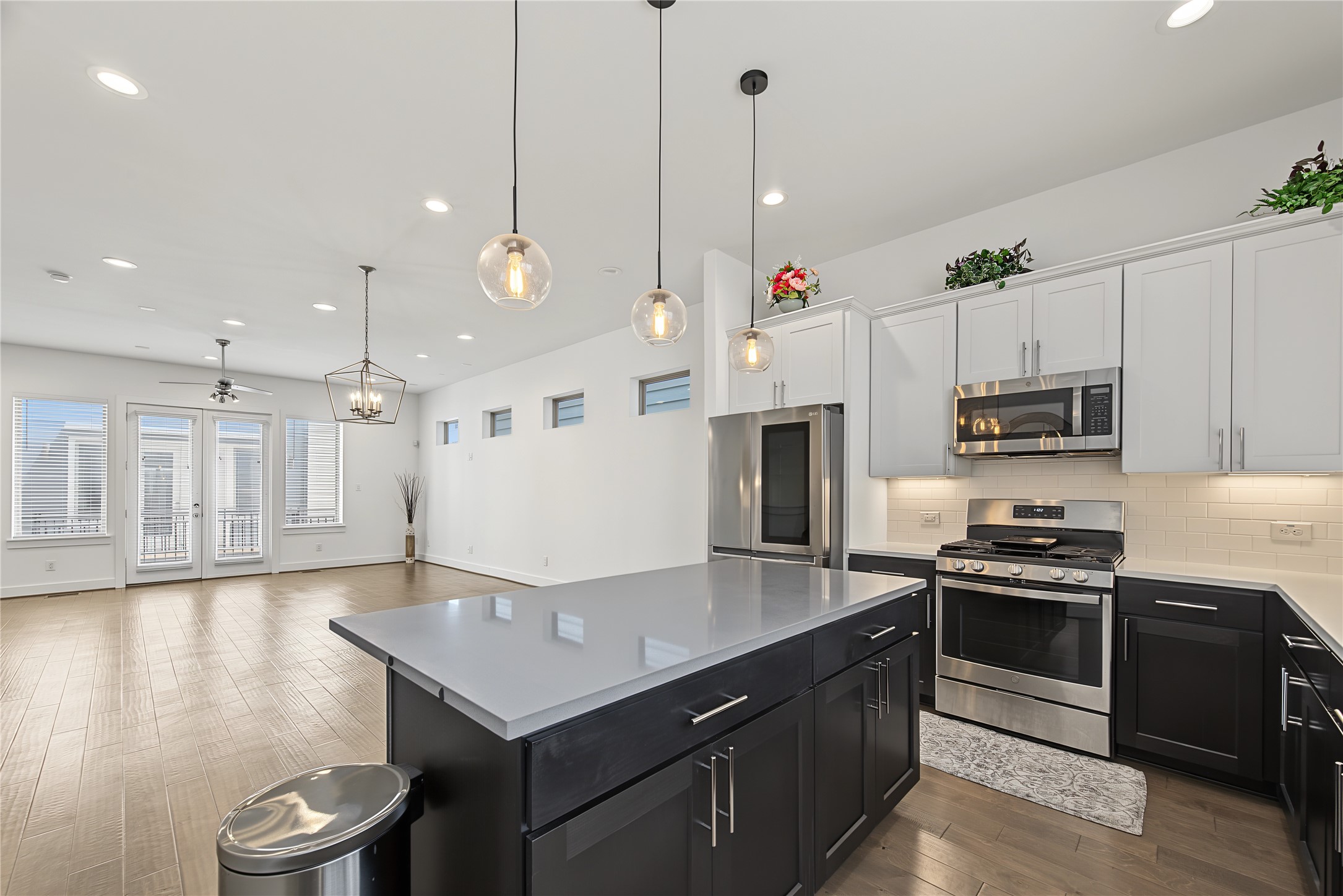 2208 Mcgowen Street Property Photo 11