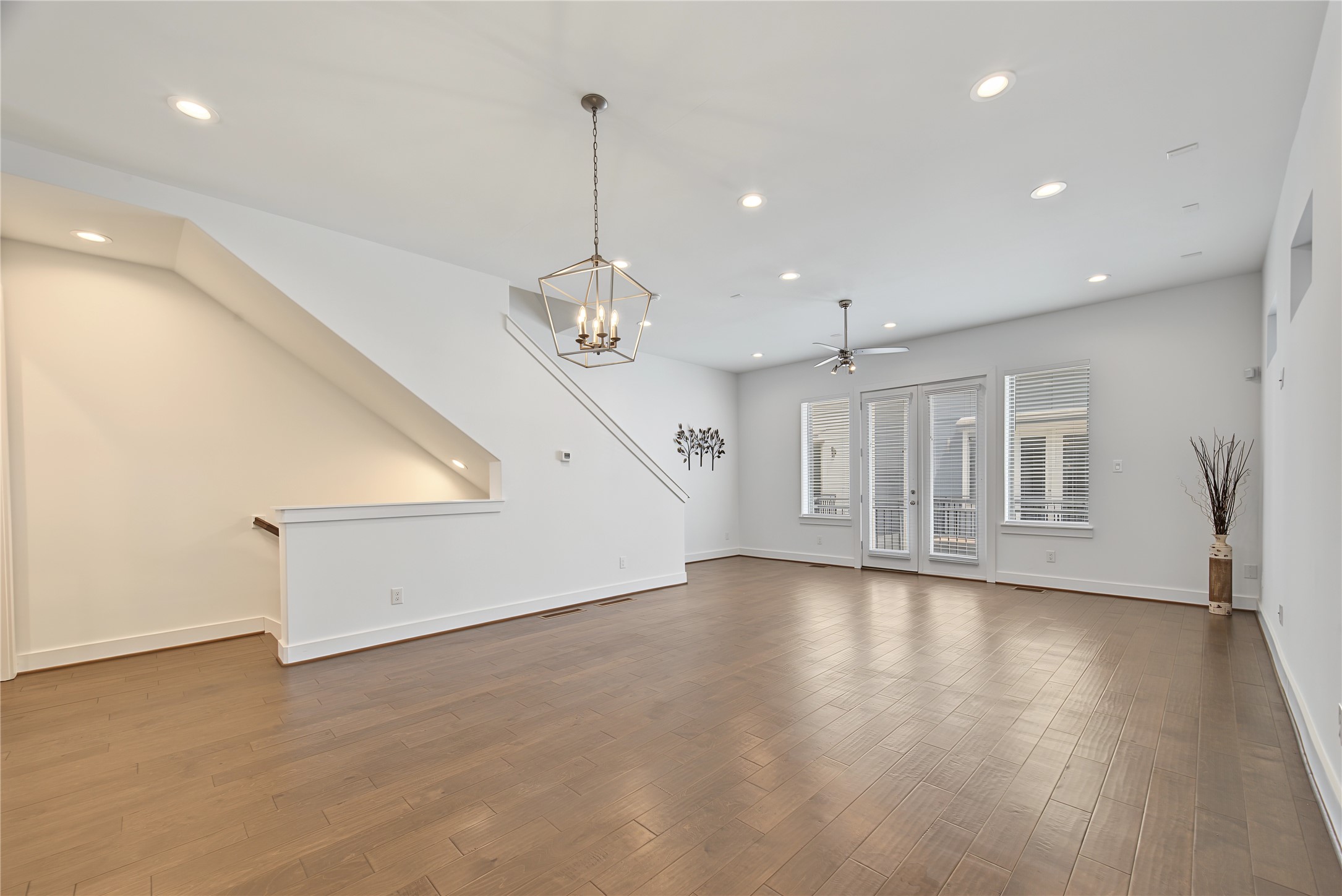 2208 Mcgowen Street Property Photo 13