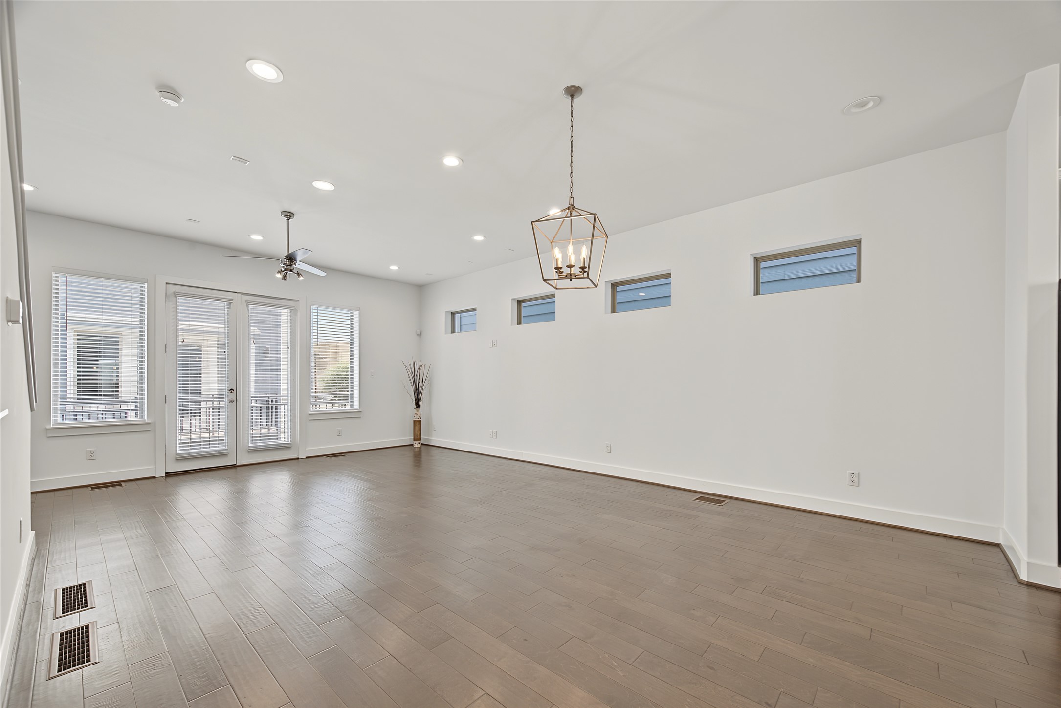2208 Mcgowen Street Property Photo 14