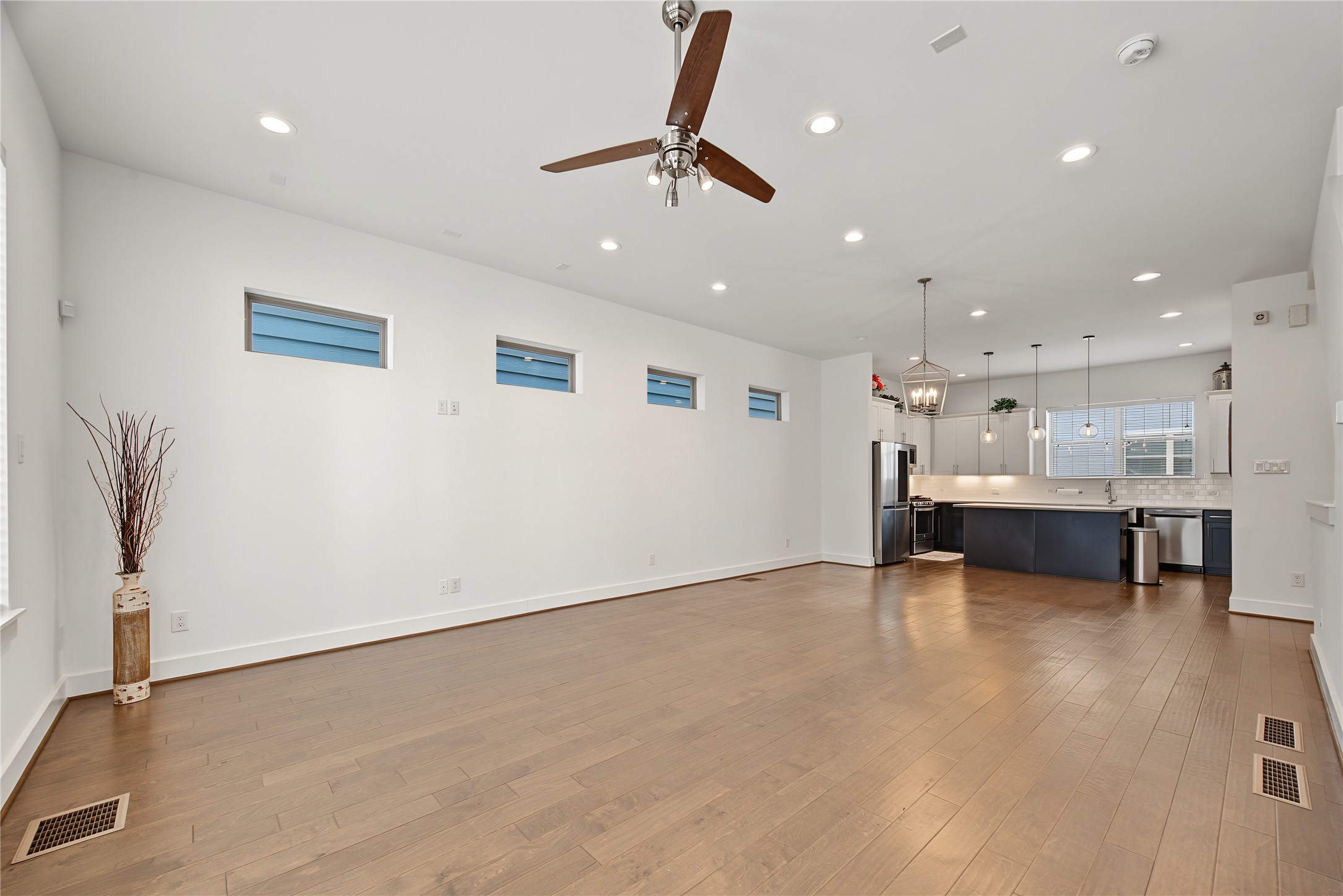 2208 Mcgowen Street Property Photo 15