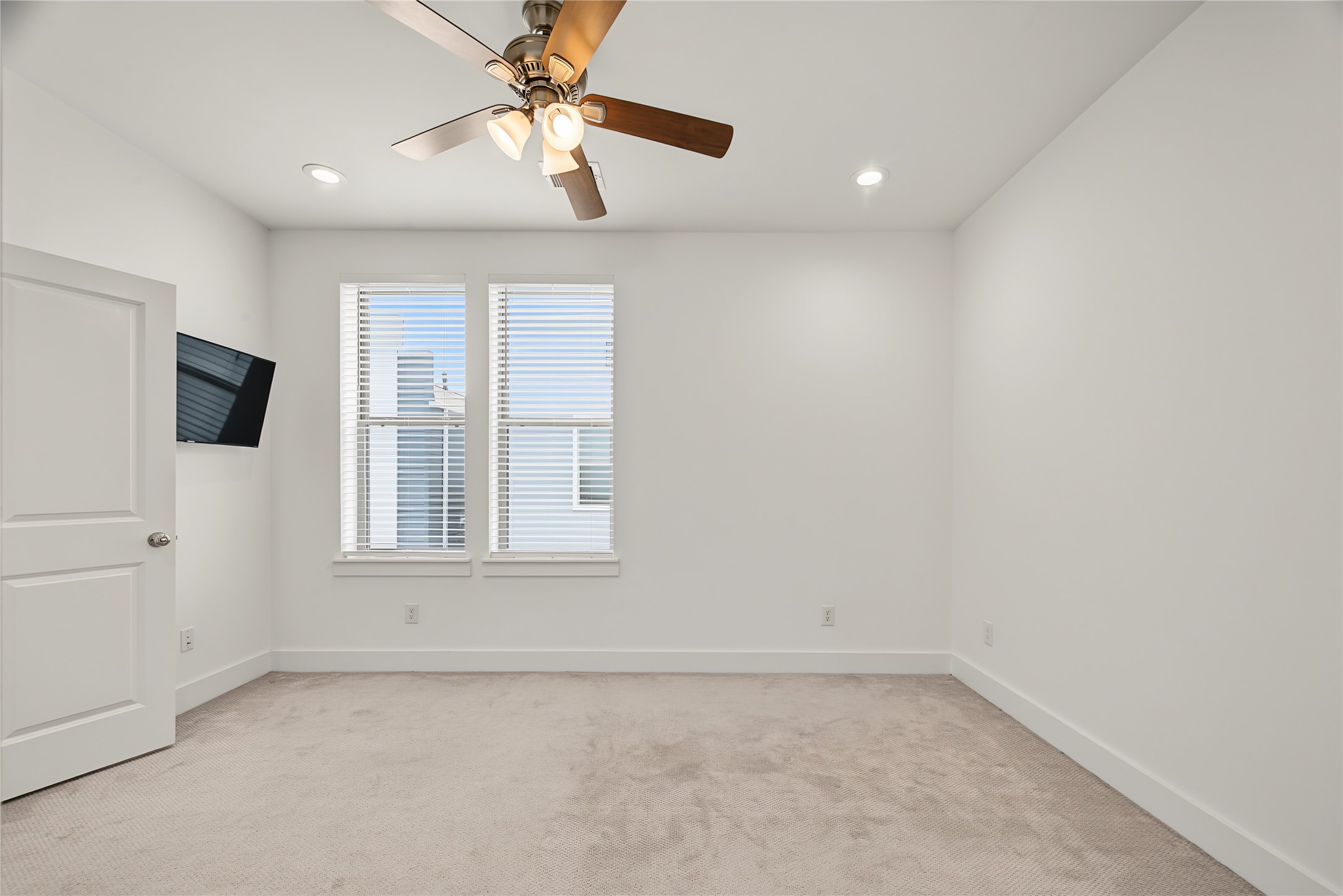 2208 Mcgowen Street Property Photo 17
