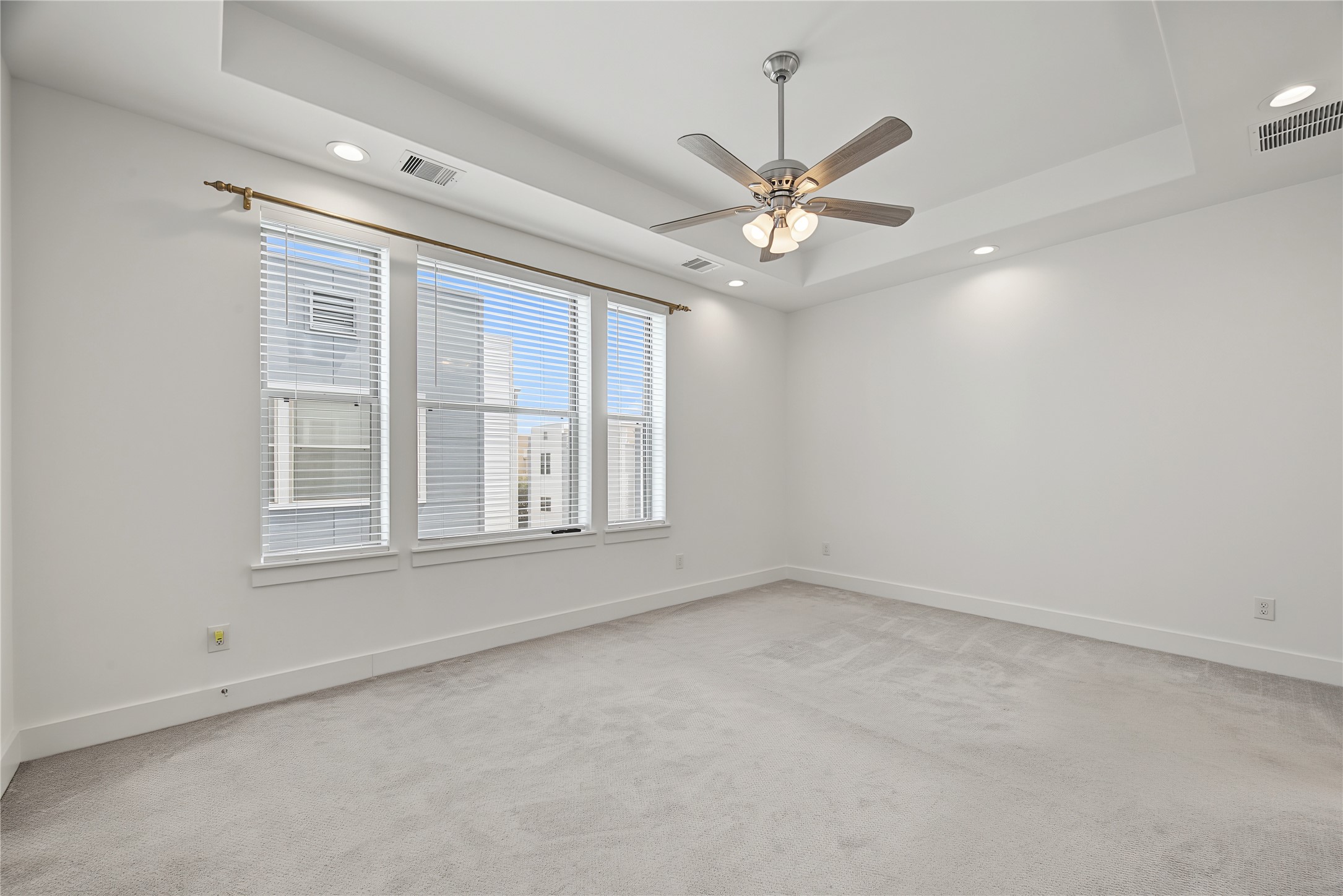 2208 Mcgowen Street Property Photo 21